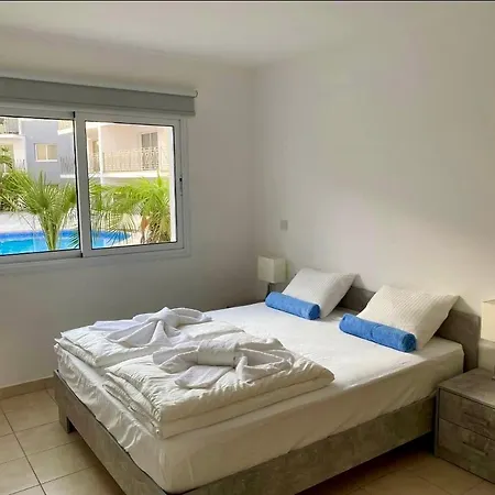 Beautiful 2 Bed Ground Floor With Pool