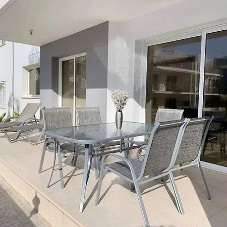 Apartman Beautiful 2 Bed Ground Floor With Pool