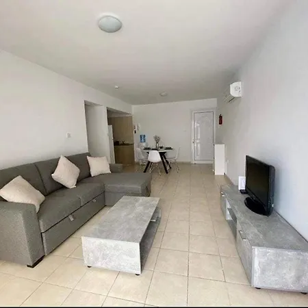 Beautiful 2 Bed Ground Floor With Pool * Paralimni