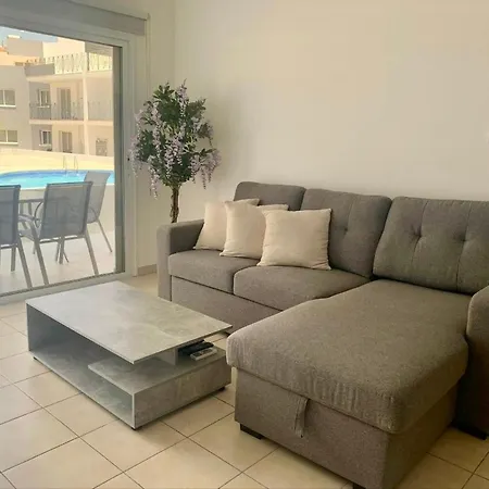 Beautiful 2 Bed Ground Floor With Pool * Paralimni