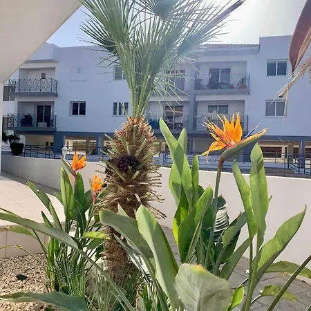 Beautiful 2 Bed Ground Floor With Pool Paralímni