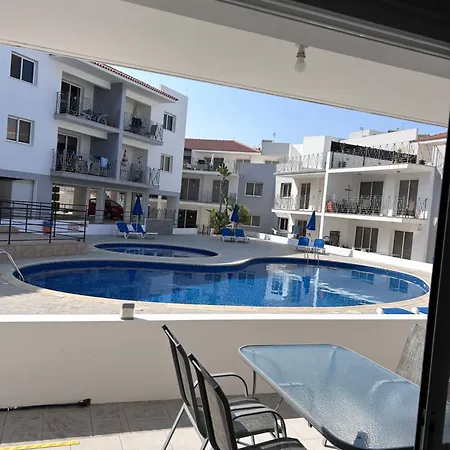 Beautiful 2 Bed Ground Floor With Pool Apartman