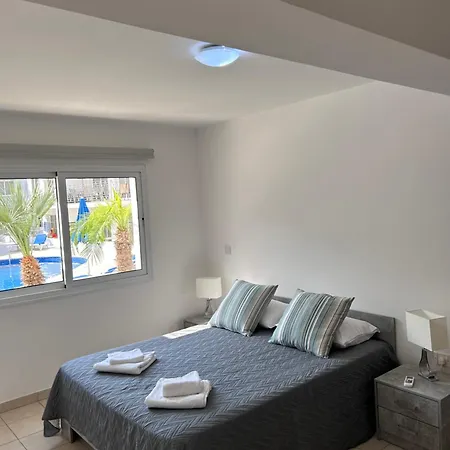 Beautiful 2 Bed Ground Floor With Pool * Paralímni