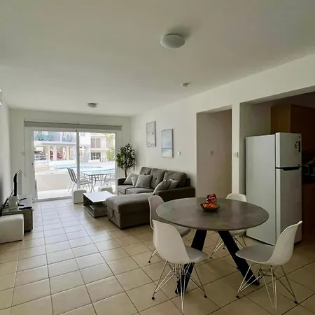 Appartement Beautiful 2 Bed Ground Floor With Pool *