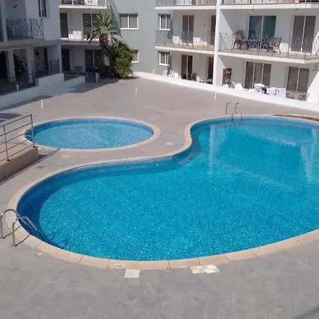 Beautiful 2 Bed Ground Floor With Pool *