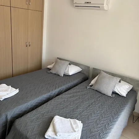 Beautiful 2 Bed Ground Floor With Pool Paralimni