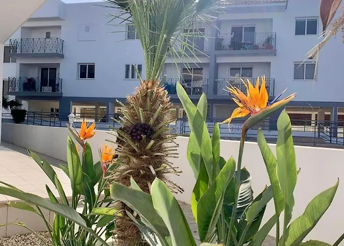 Beautiful 2 Bed Ground Floor With Pool 파라림니