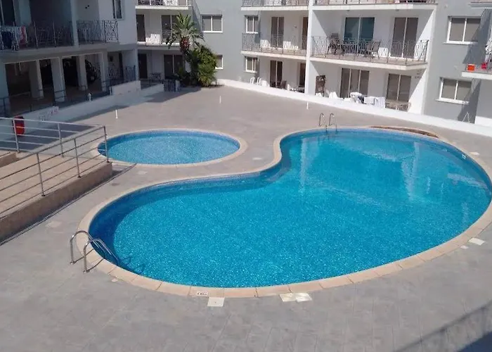 Beautiful 2 Bed Ground Floor With Pool *