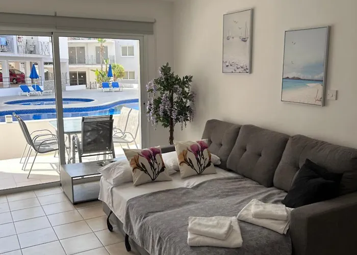 Beautiful 2 Bed Ground Floor With Pool アパート *