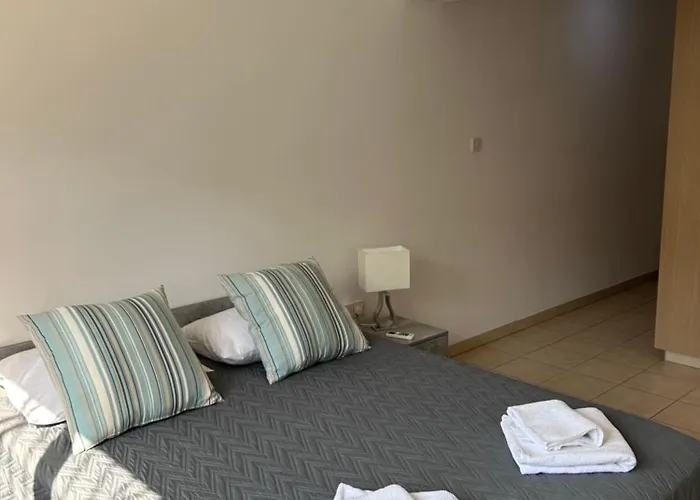 Beautiful 2 Bed Ground Floor With Pool アパート